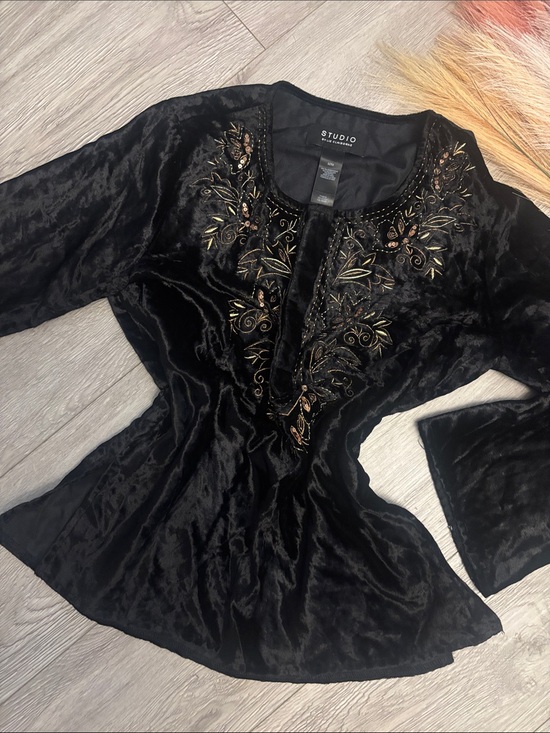 Studio Tops - Vintage Liz Claiborne Black Velvet Long Bell Sleeve Embroidered Top Fall Autumn